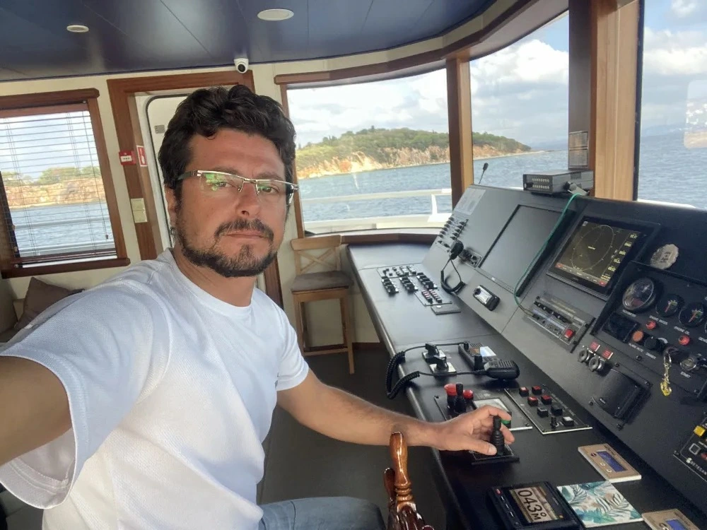 500 GT Yatch Captain Looking For a Yacht