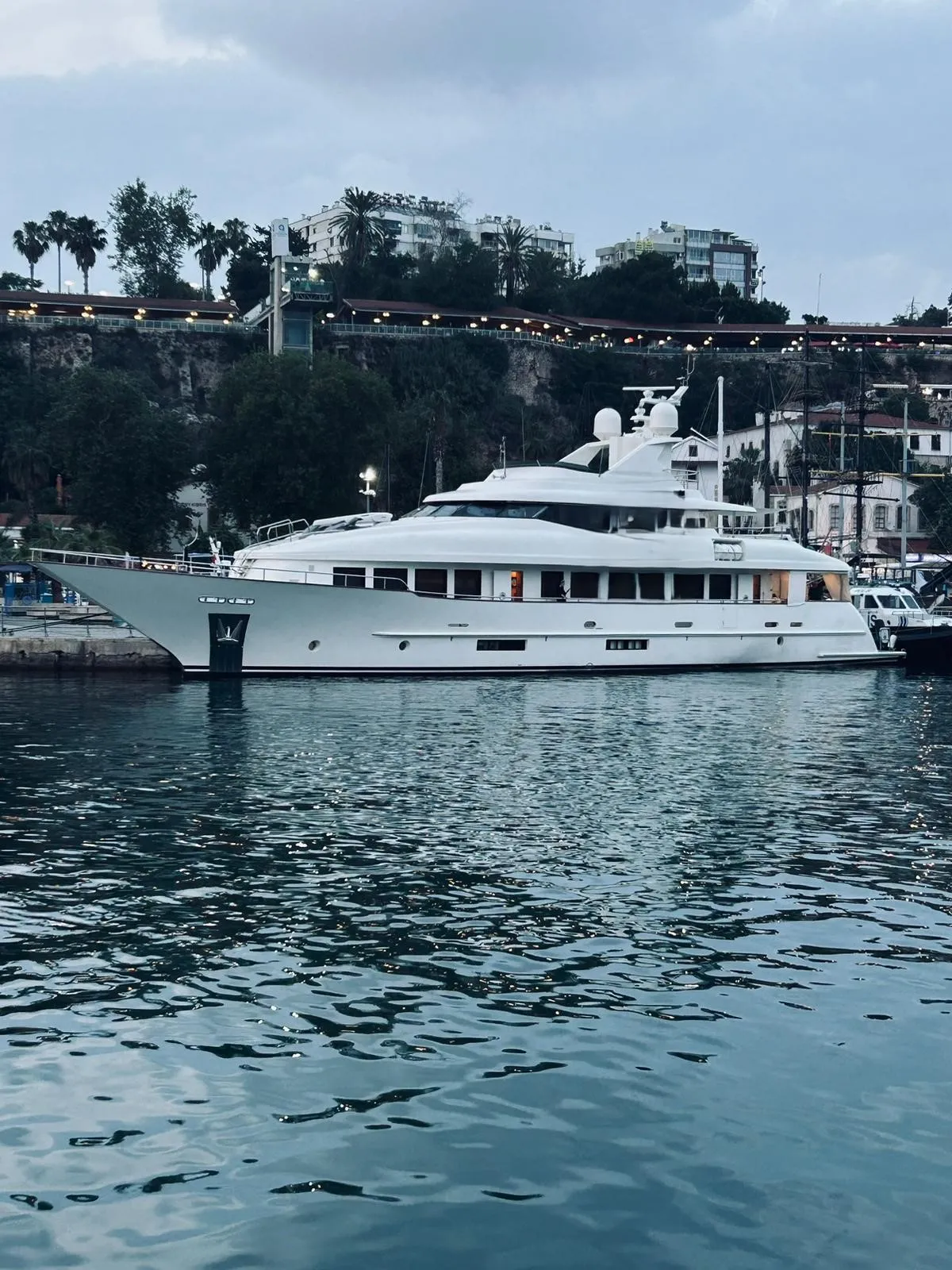 35m Custom Built 5 Cabin