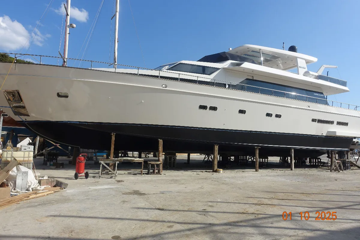 Cantieri Di Pisa charter ve özel kullanıma hazır motoryat