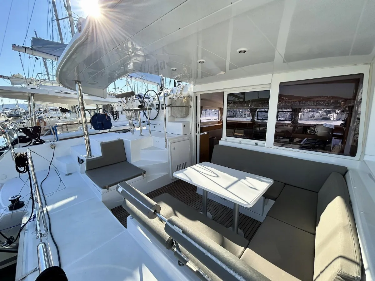 Catamaran Lagoon 400S2 for Sale