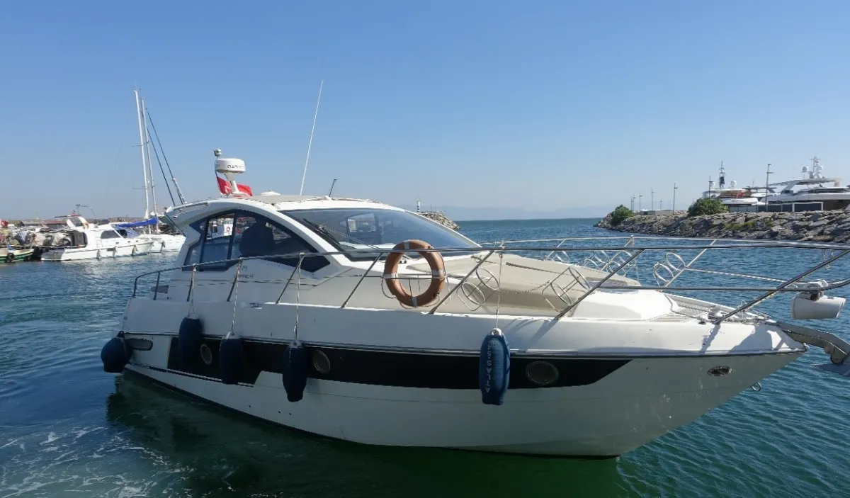 Cranchi M38 2018 Model | Sporty Motoryacht