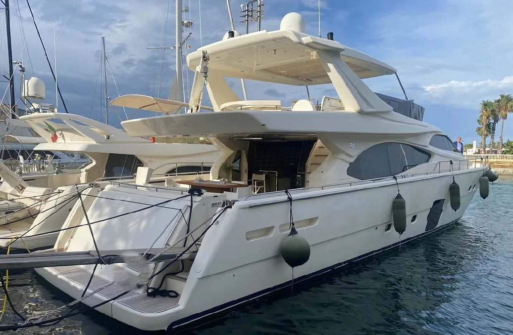 Яхта FERRETTI 780, модель 2008
